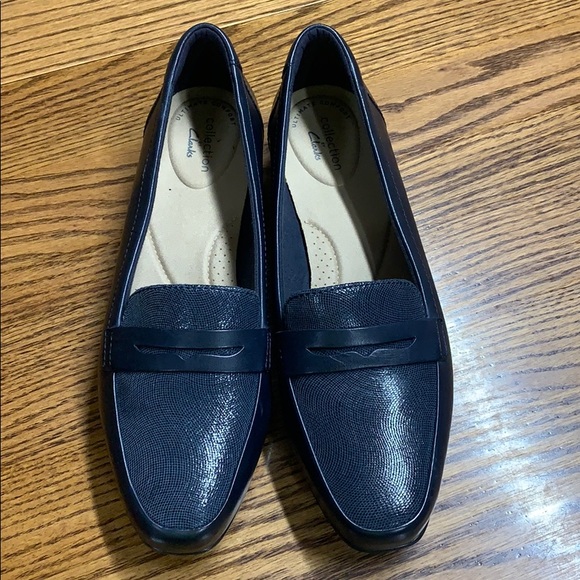 clarks navy blue loafers